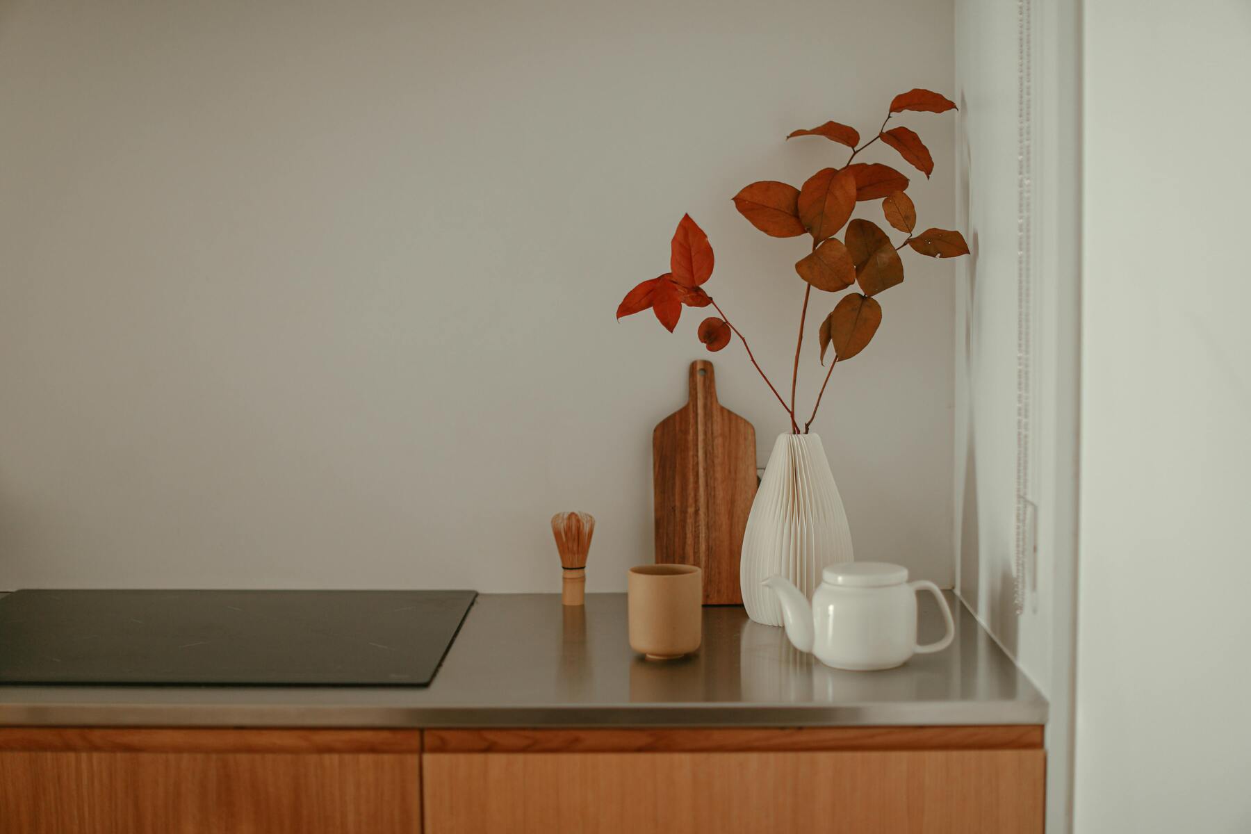 Skapa en oas av lugn med minimalistisk inredning